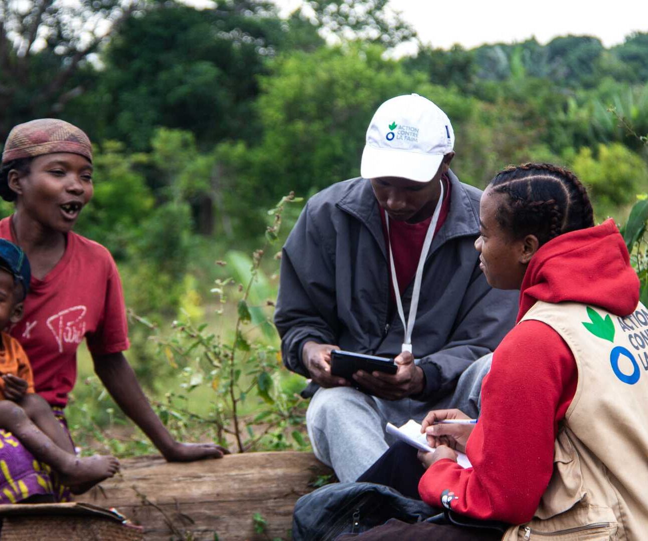 Action Against Hunger community worker in Madagascar talking to family.